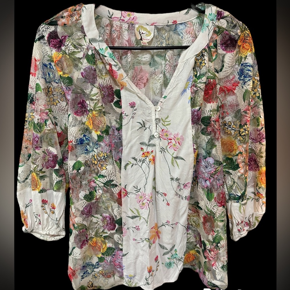 Fig and Flowers Fish Net 3/4 Sleeve Top Women Size PM